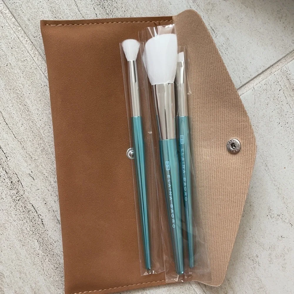 Elaina Badro Babyblues makeup brush set w/pouch